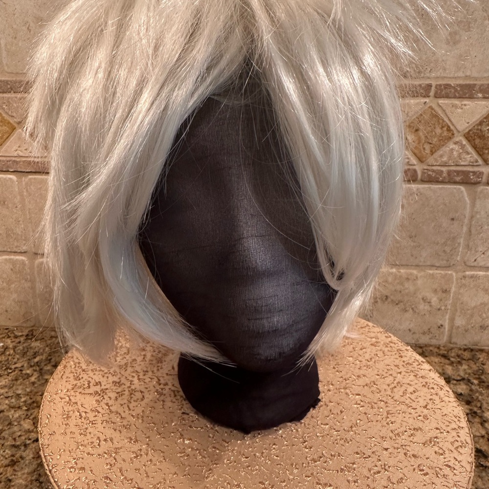 COSPLAZA Fluffy Silver Cosplay Wig – Short, Heat-Resistant, Anime Style